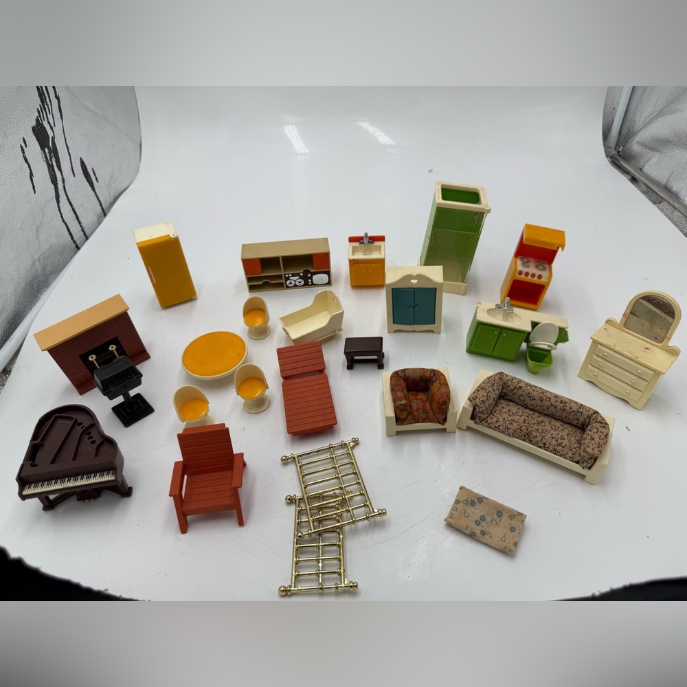Vintage 1970’s Fisher Price Doll House Furniture Lot.
